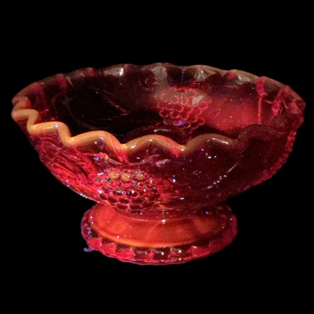 Vintage Amberina Glass Candle Holder Grape Leaf Ruffled Edge Glows Under‎ UV